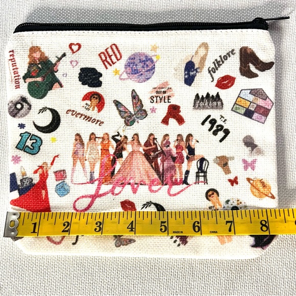 KC Chiefs Throw Taylor Fashion Pouch and Necklace with Guitar Charm Bundle - New - Picture 8 of 9